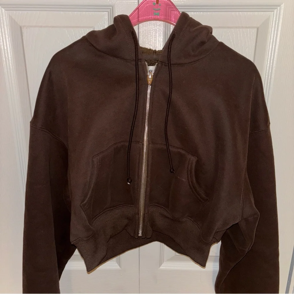 GUIZIO Cropped Hoodie - Picture 3 of 5